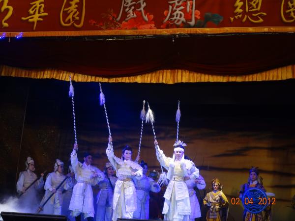 欣賞明華園歌仔戲總團精彩的演出